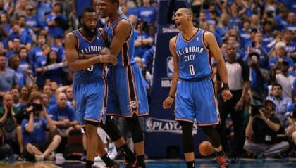  雷霆新秀隔扣戈贝尔引爆全场  