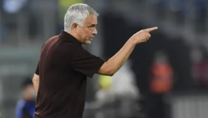  法兰克福主帅炮轰裁判误判引发争议  