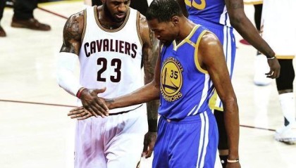  詹姆斯复出砍下30分率队逆转  