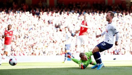  法兰克福德比战上演逆转，主场球迷见证奇迹时刻  