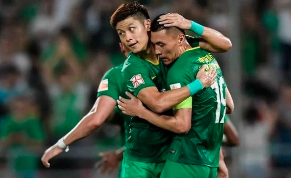  那不勒斯主帅战术革新，三后卫体系显神威  