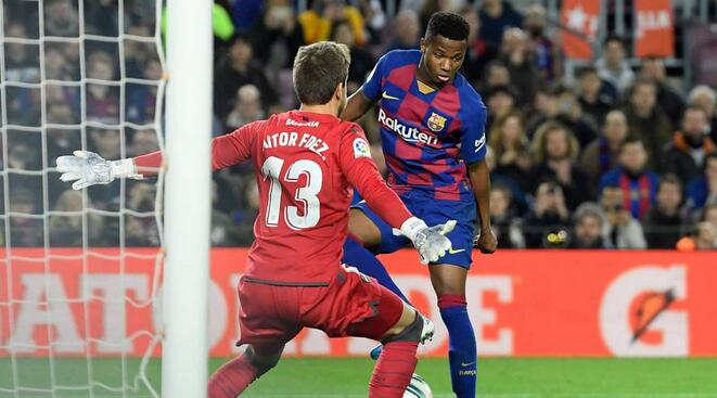  多特蒙德青训小将穆科科梅开二度，打破最年轻进球纪录  